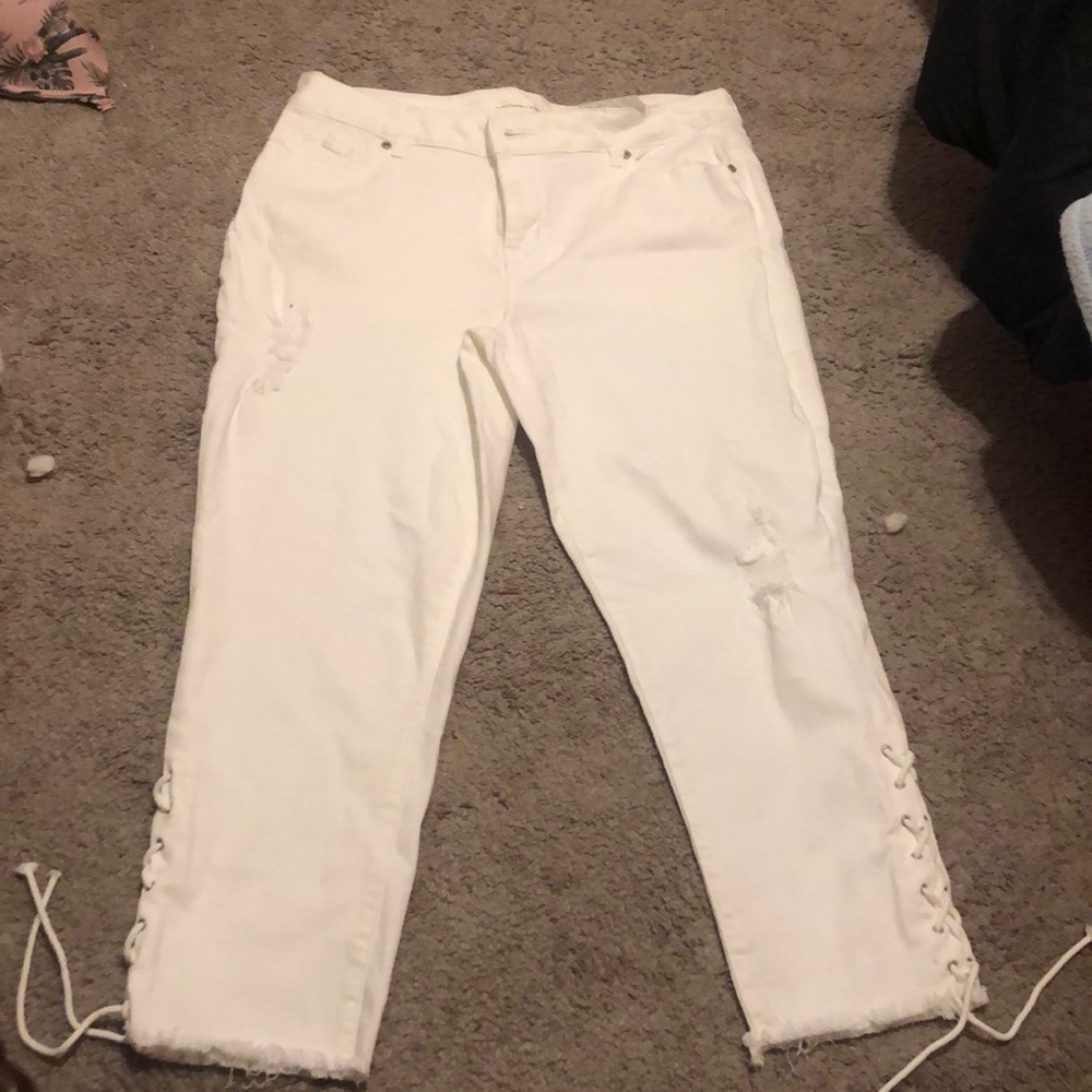 White jeans🤍